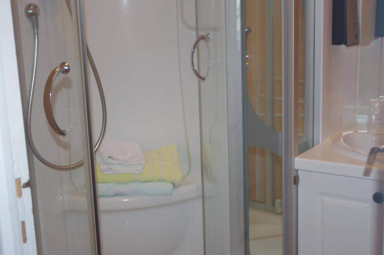Des Bains Saint-Jean-le-Thomas